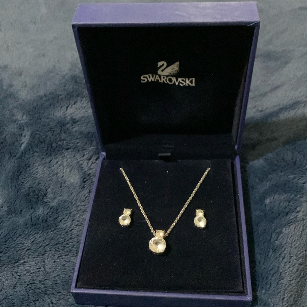 SWAROVSKI NECKLACE AND EARRINGS